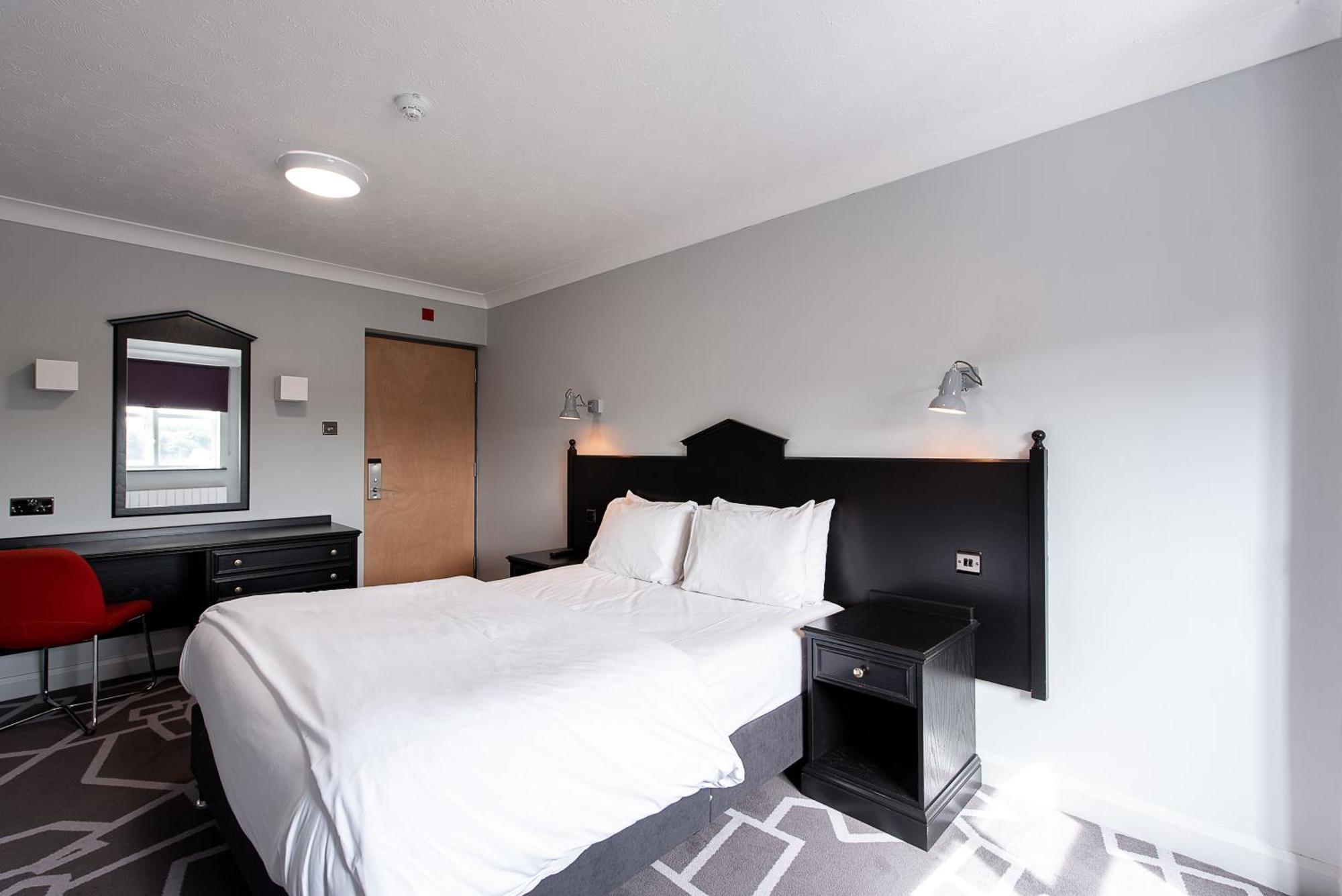 Village Hotel Liverpool Whiston  Eksteriør bilde