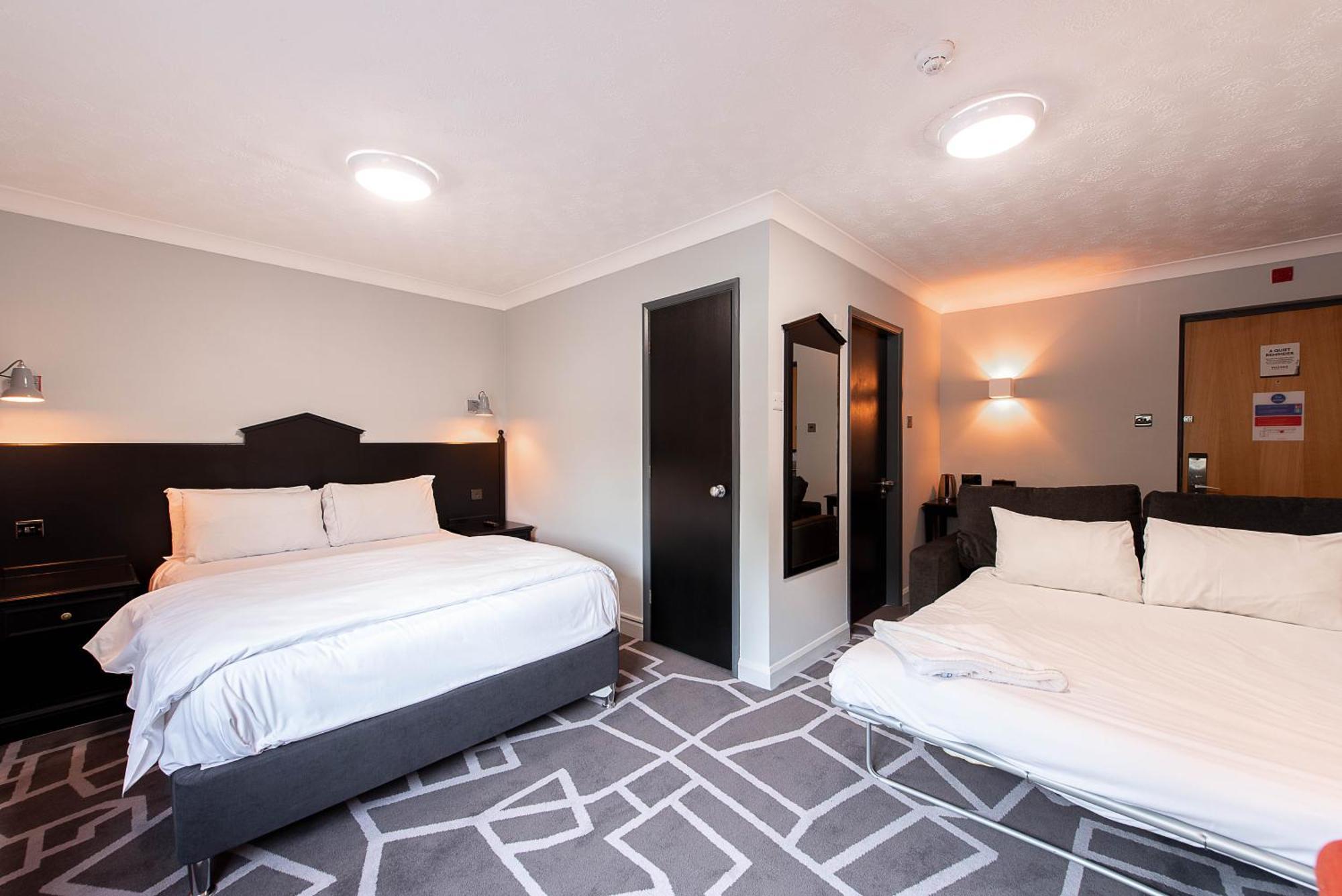 Village Hotel Liverpool Whiston  Eksteriør bilde